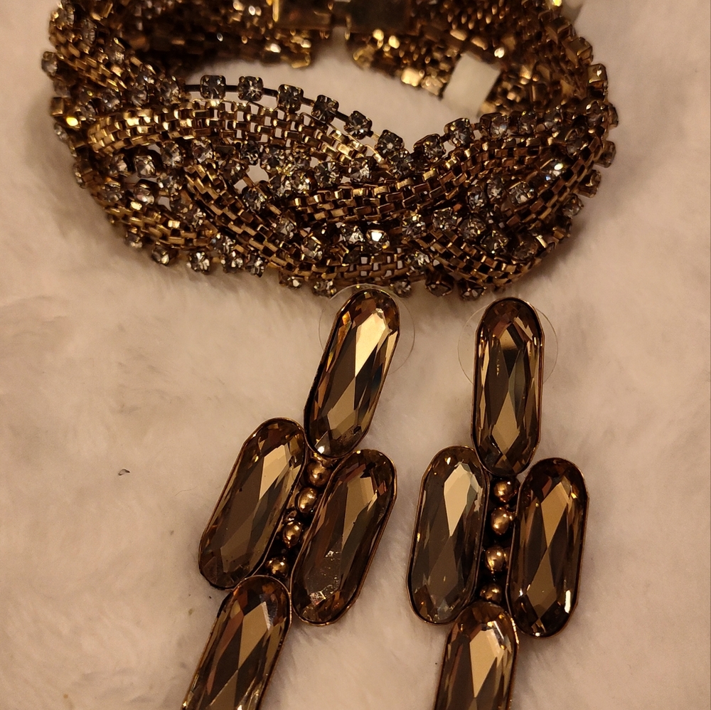 NWT! Cache Jewelry Set - Picture 2 of 13